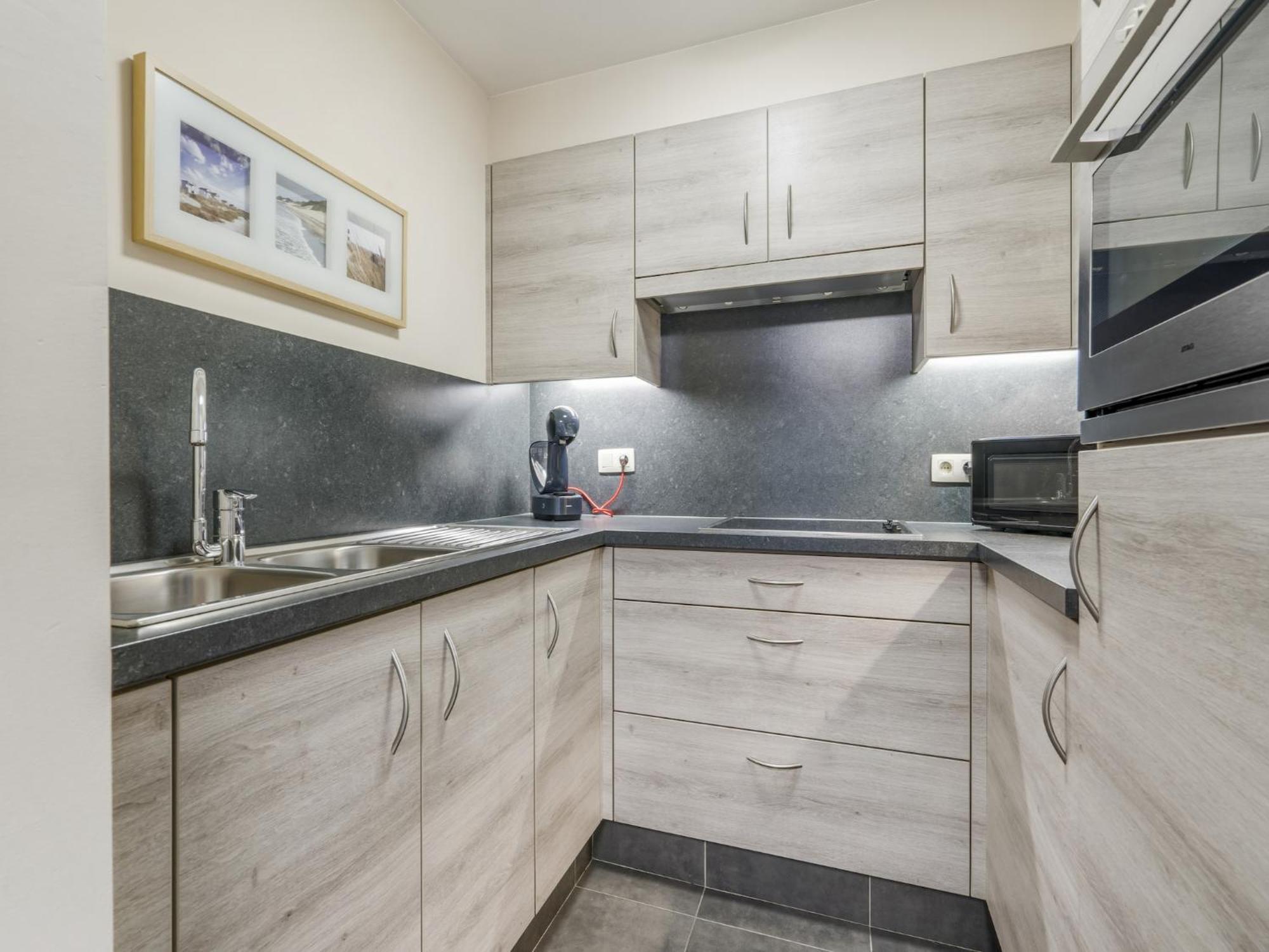 Studio In Bruges Near Marina, Cleaning Included Appartement